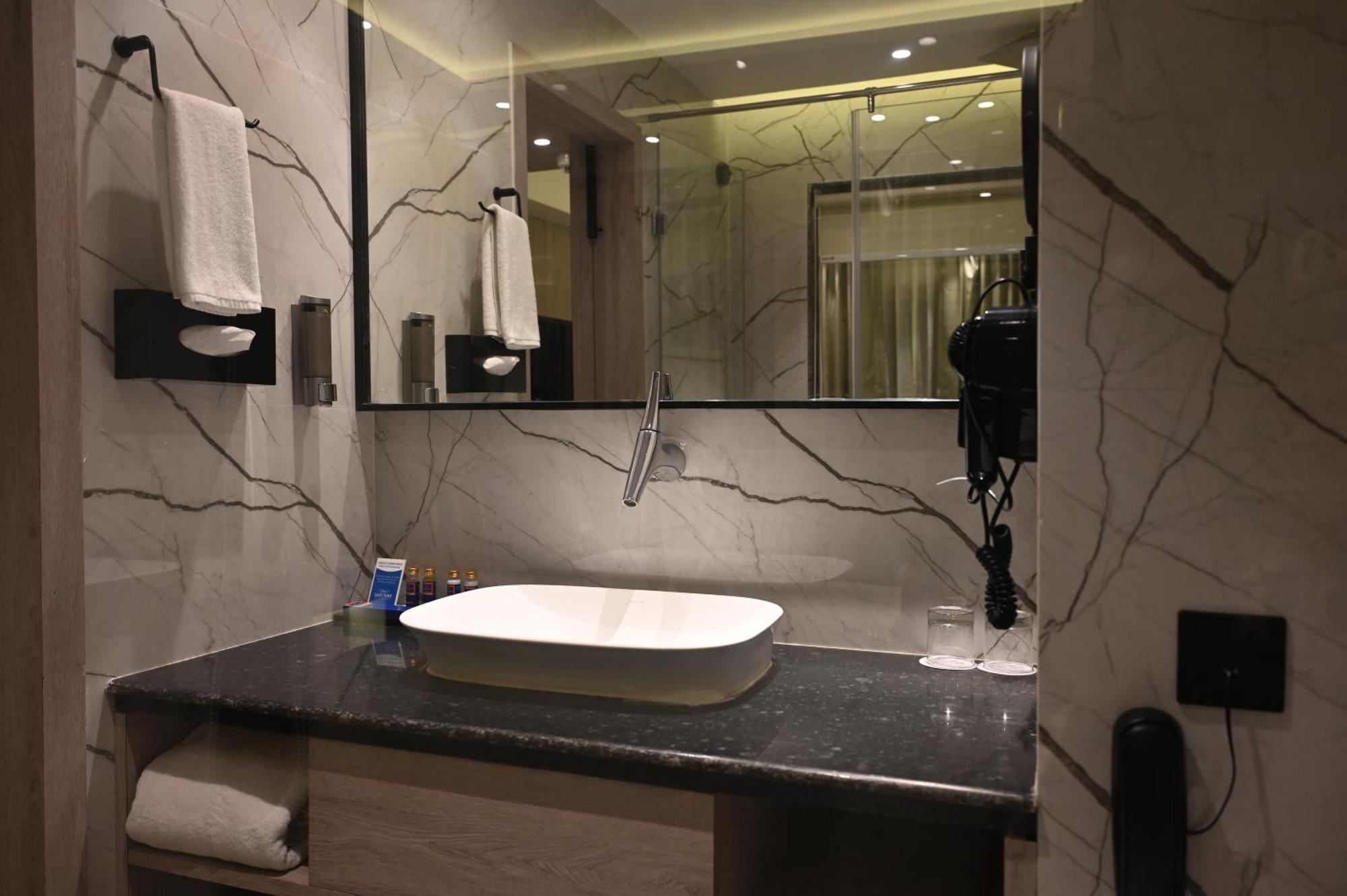 Ishaan Sarovar Portico Deoghar Exterior foto